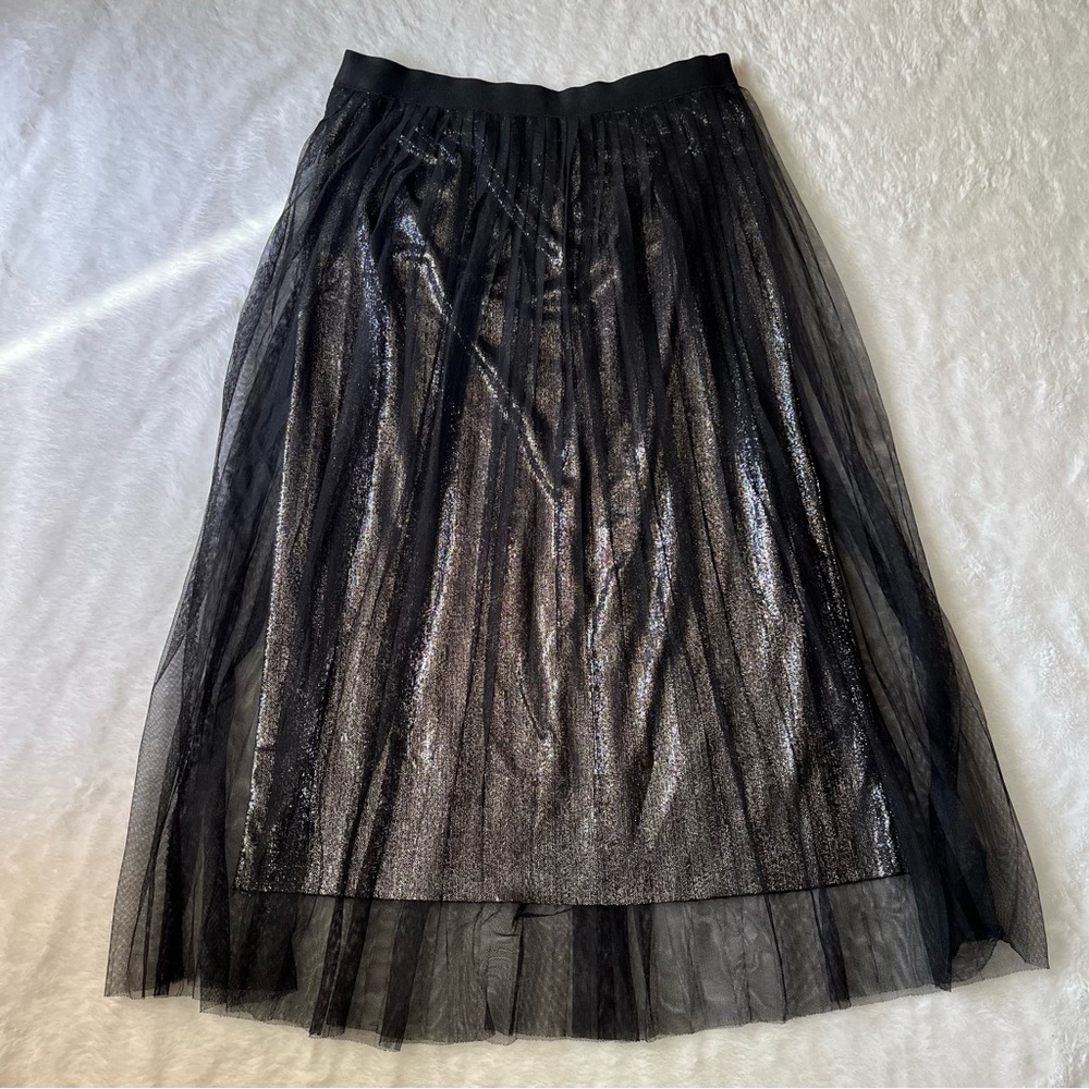 ❣️5 FOR $15!❣️ No Tag | Women’s Silver and black pleated tulle skirt